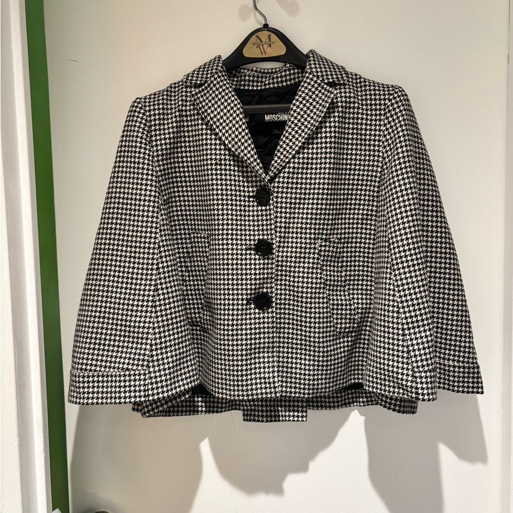 Love Moschino Black and White Houndstooth Caplet Size 6 100% Virgin Wool